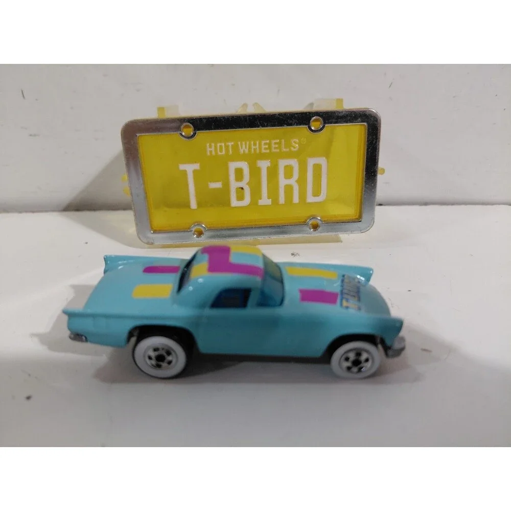 Hot Wheels Park N' Plates 1:64 Die Cast Ford Thunderbird Classic Car w/Case